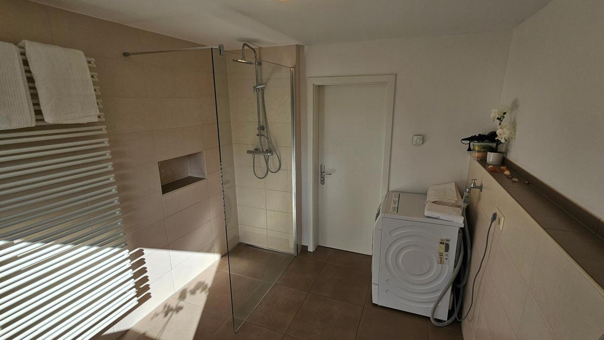 Sehr Schoenes Und Grosses Haus In Dresden - Partys Und Andere Feierlichkeiten Sind Wegen Eventueller Laermbelaestigung Nicht Gestattet Εξωτερικό φωτογραφία